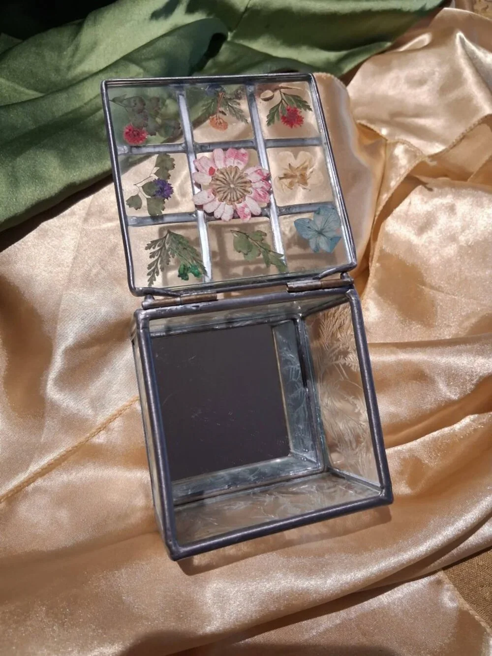Vintage Pressed Dried Flower Stained Glass Trinket Keepsake Box Mirrored Base
